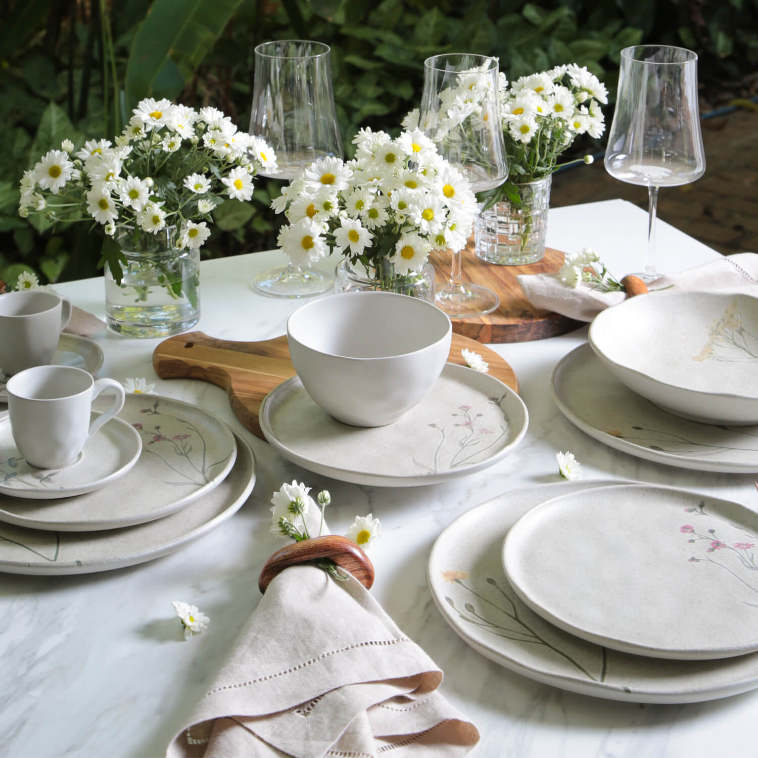 20 Pc. Dinnerware Set