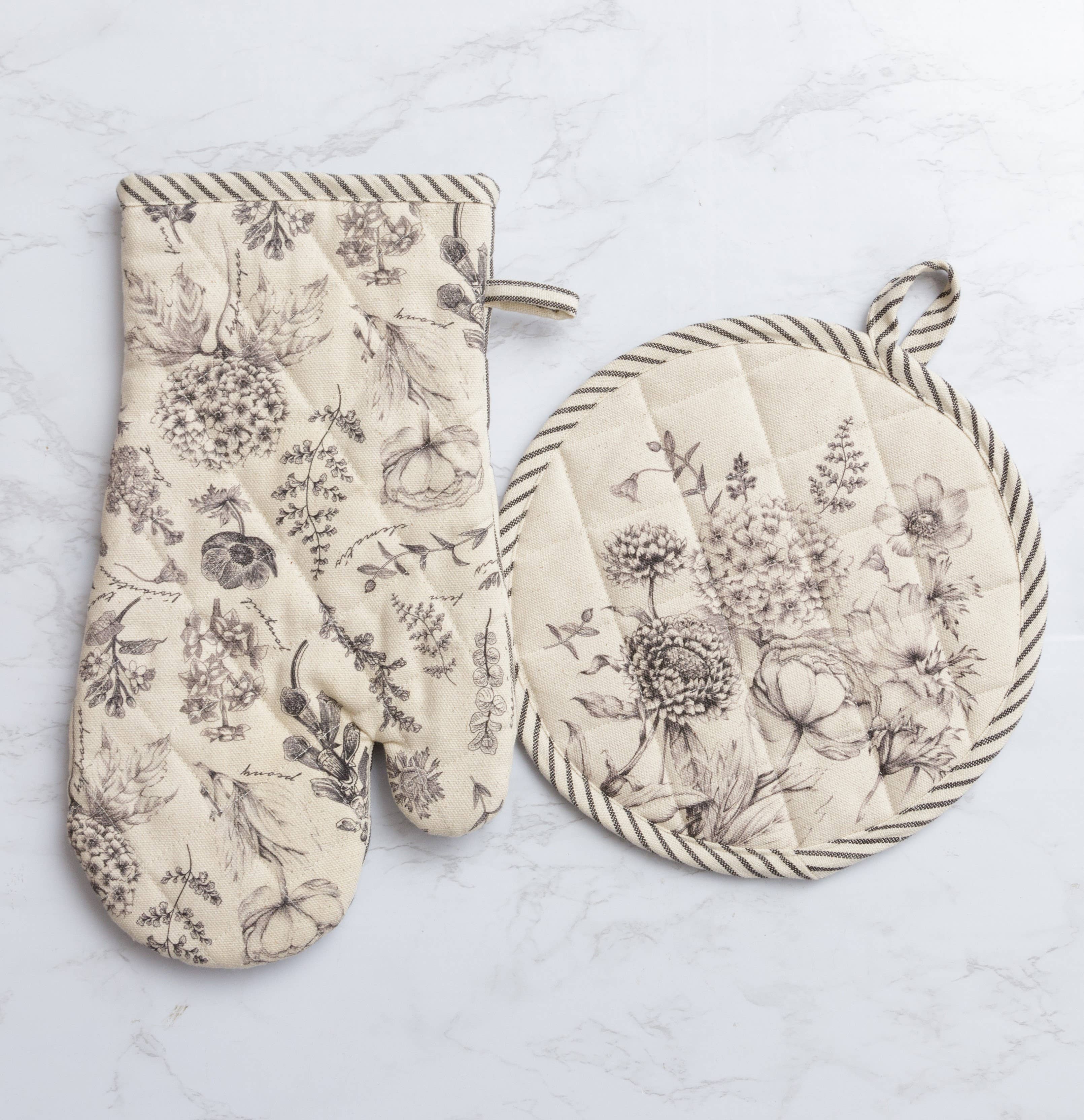 Oven Mitt And Pot Holder Set - Black And White Botanicals