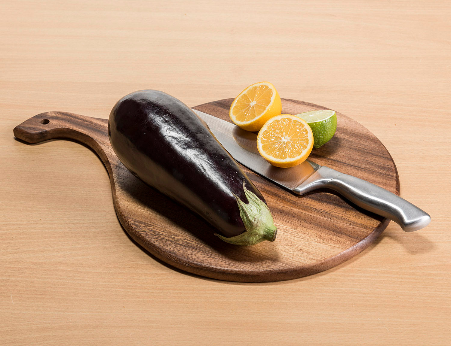 Medium Round Cutting/Charcuterie Board